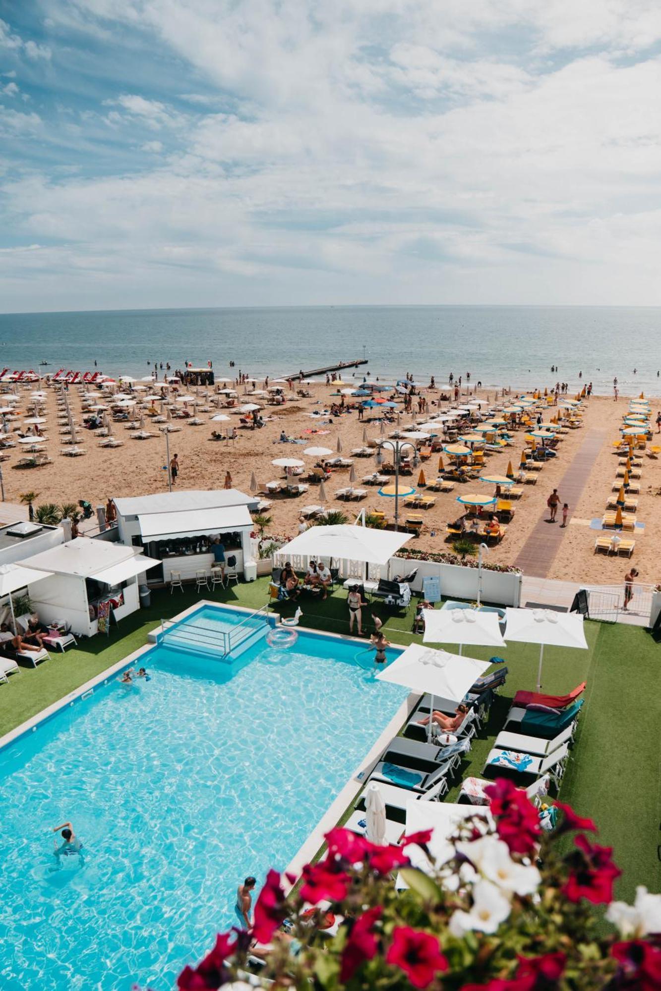 Marina Hotel 3*